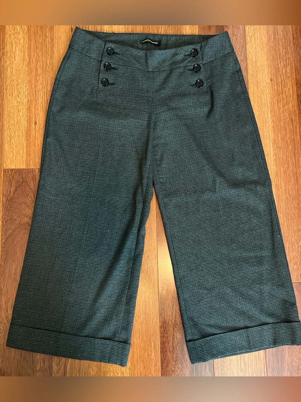 Express Black and Gray Houndstooth Gauchos Capri Dress Pants